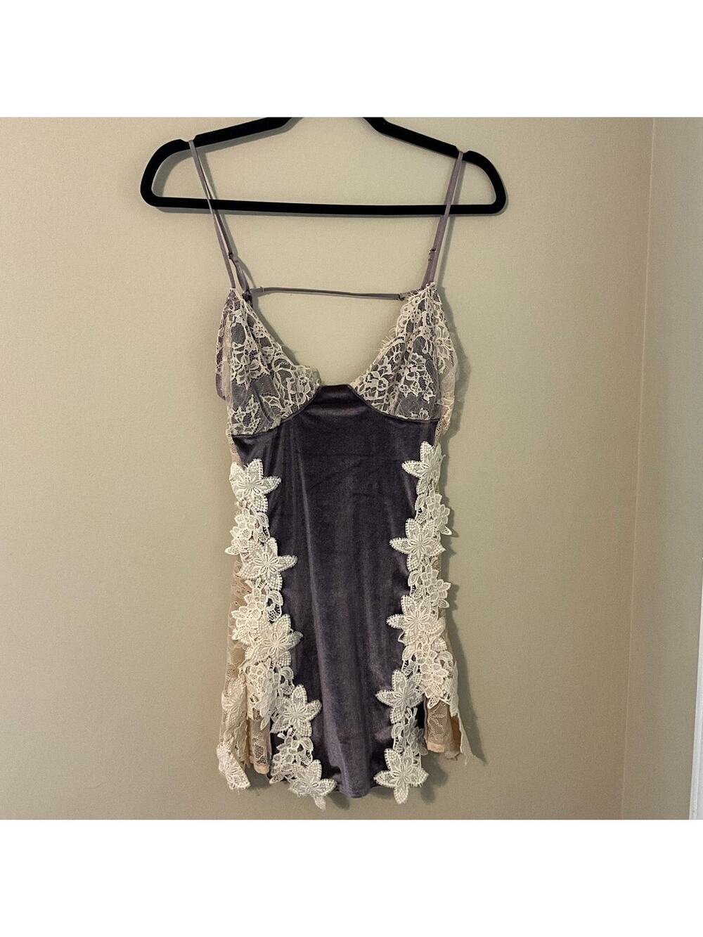 Unbranded Lavender Lingerie Nightgown With Lace Floral Detail